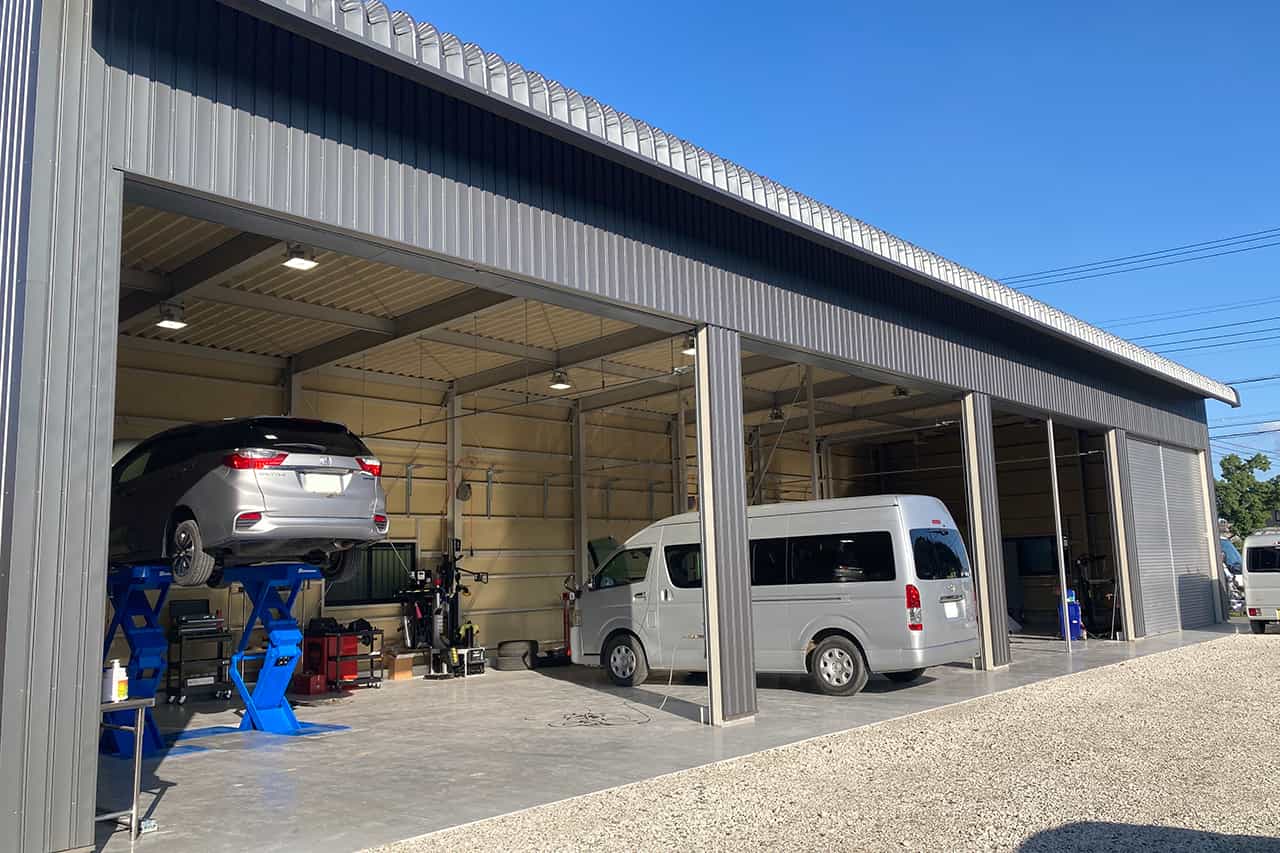 クリアワンの整備工場の外観